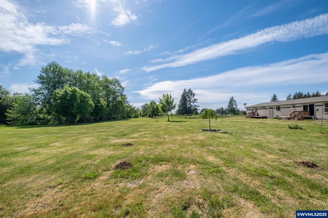 37986 River Dr, Lebanon, OR 97355