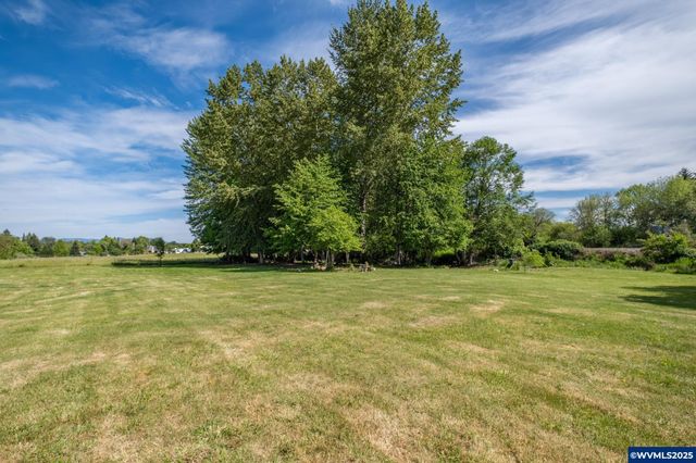 37986 River Dr, Lebanon, OR 97355