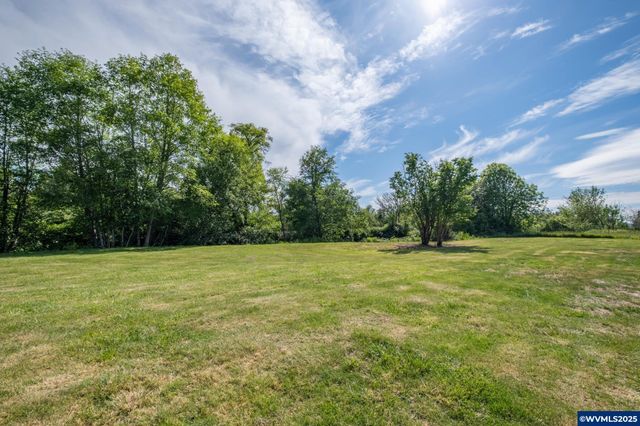 37986 River Dr, Lebanon, OR 97355
