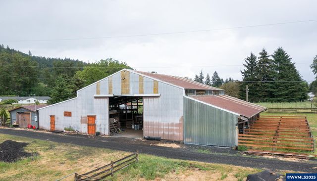 37986 River Dr, Lebanon, OR 97355