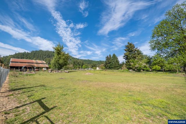 37986 River Dr, Lebanon, OR 97355