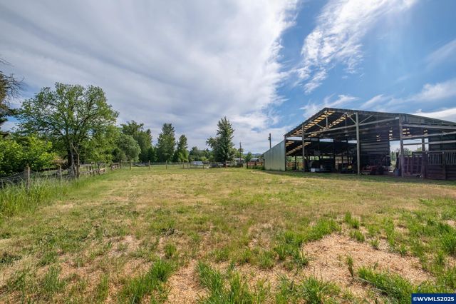 37986 River Dr, Lebanon, OR 97355