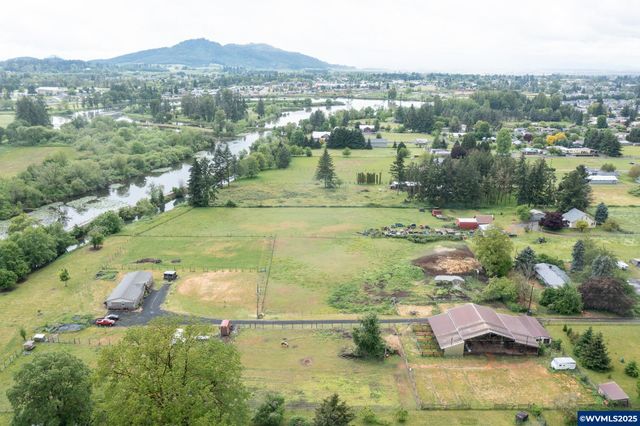 37986 River Dr, Lebanon, OR 97355