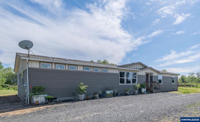 37986 River Dr, Lebanon, OR 97355