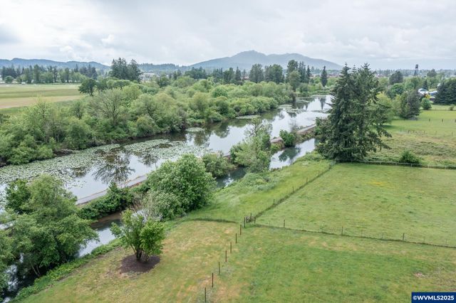 37986 River Dr, Lebanon, OR 97355