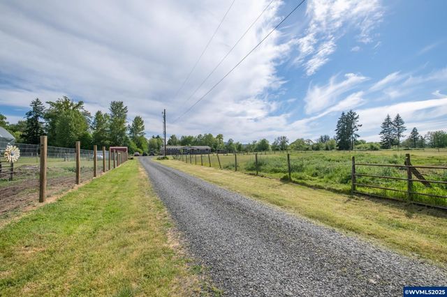 37986 River Dr, Lebanon, OR 97355