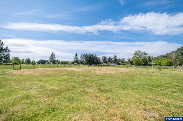 37986 River Dr, Lebanon, OR 97355