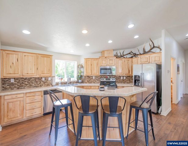 37986 River Dr, Lebanon, OR 97355