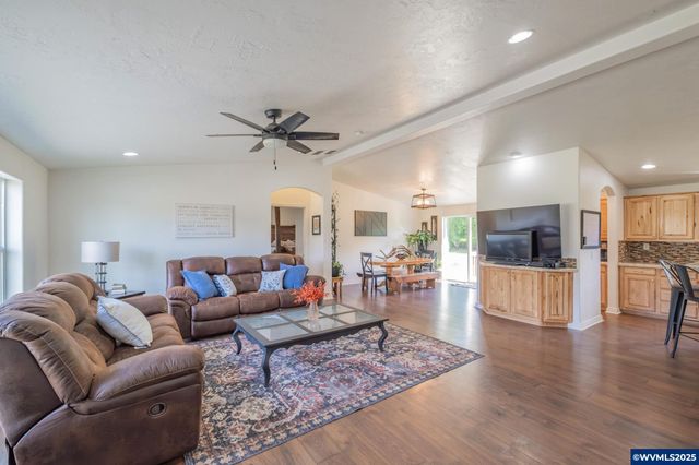 37986 River Dr, Lebanon, OR 97355
