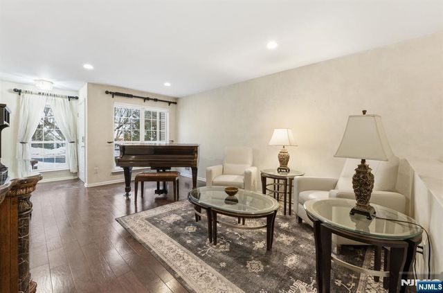 496 Shadow Mountain Road, Mahwah, NJ 07430