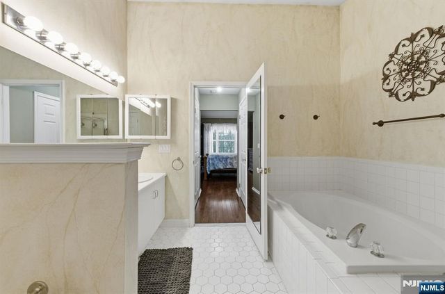 496 Shadow Mountain Road, Mahwah, NJ 07430