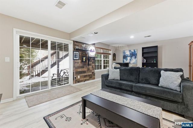 496 Shadow Mountain Road, Mahwah, NJ 07430