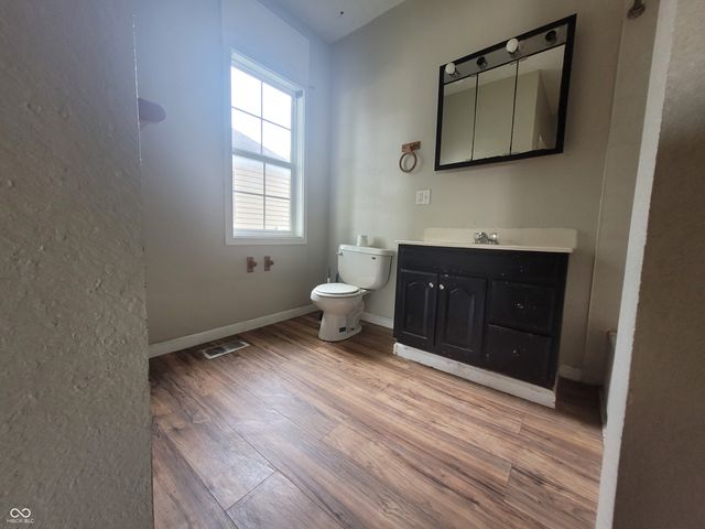 932 W Main Street, Greenfield, IN 46140