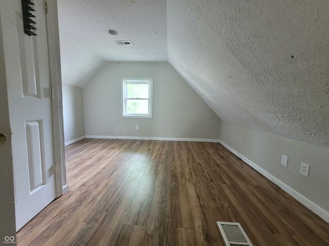 932 W Main Street, Greenfield, IN 46140
