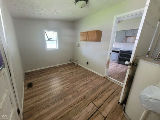 932 W Main Street, Greenfield, IN 46140