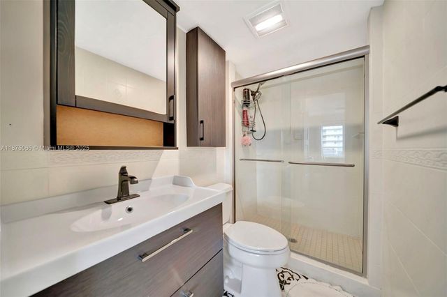 126 Golden Isles Dr 43A, Hallandale Beach, FL 33009