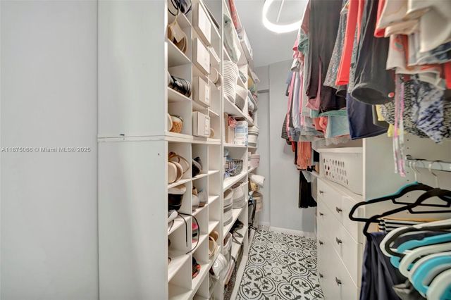 126 Golden Isles Dr 43A, Hallandale Beach, FL 33009