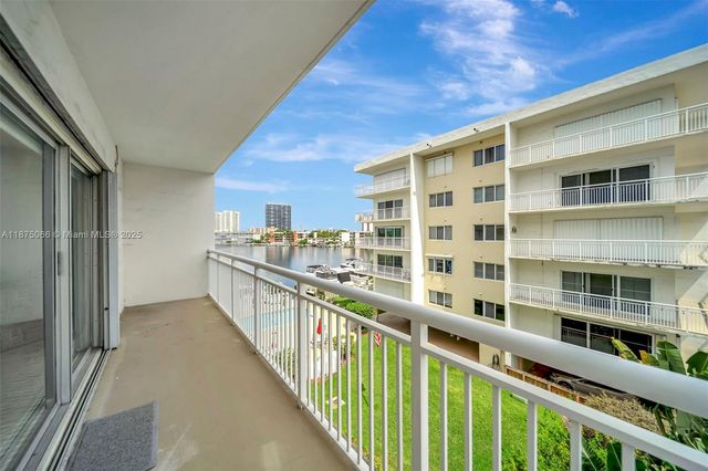 126 Golden Isles Dr 43A, Hallandale Beach, FL 33009