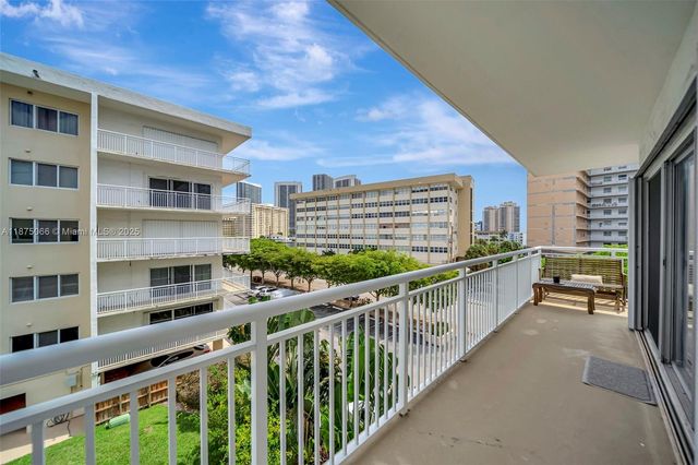 126 Golden Isles Dr 43A, Hallandale Beach, FL 33009