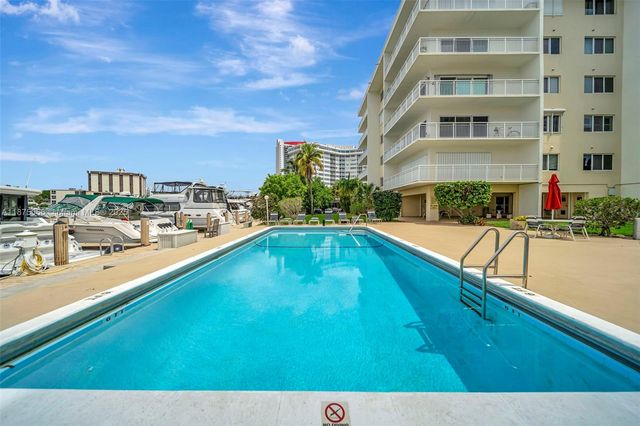 126 Golden Isles Dr 43A, Hallandale Beach, FL 33009