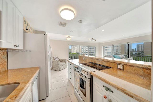 126 Golden Isles Dr 43A, Hallandale Beach, FL 33009