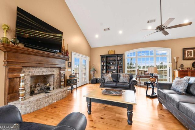 42 Claxton Road, Hazlehurst, GA 31539