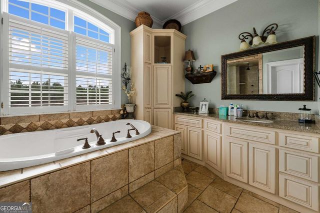 42 Claxton Road, Hazlehurst, GA 31539