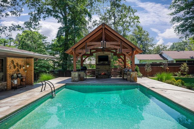 727 Timber Ln, Cookeville, TN 38501