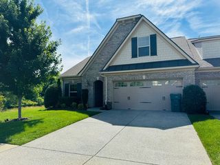 1015 Callaway Dr, Lebanon, TN 37087