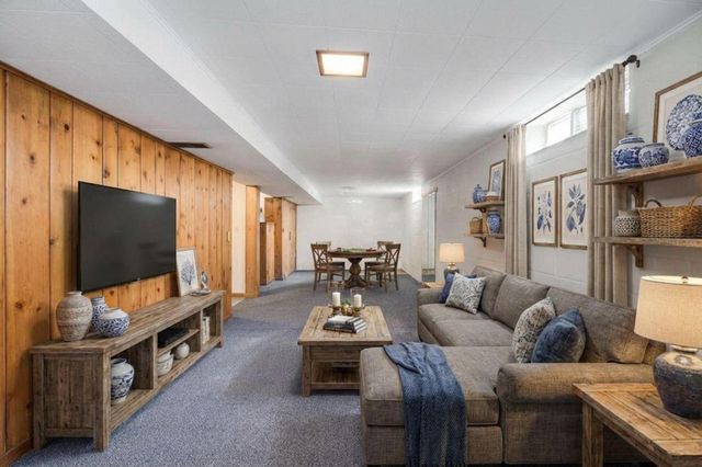 3255 36th Avenue S, Minneapolis, MN 55406