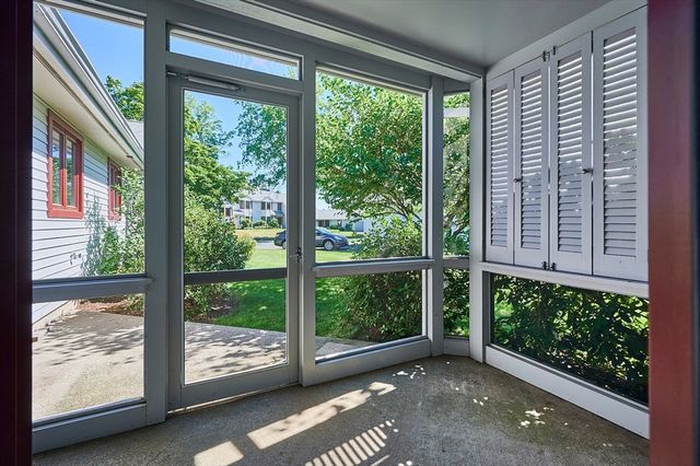 14 Mcintosh Drive 14, Amherst, MA 01002