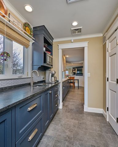 14 Mcintosh Drive 14, Amherst, MA 01002