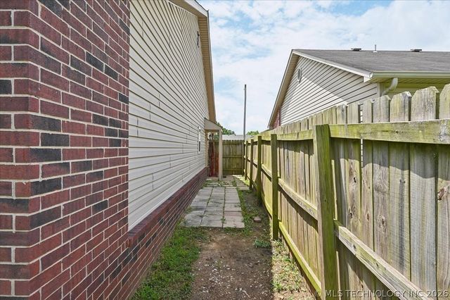 63 W Fairlane Drive, Sapulpa, OK 74066
