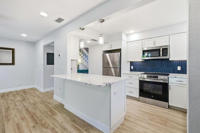 1201 E PEPPERTREE DRIVE 234, Sarasota, FL 34242