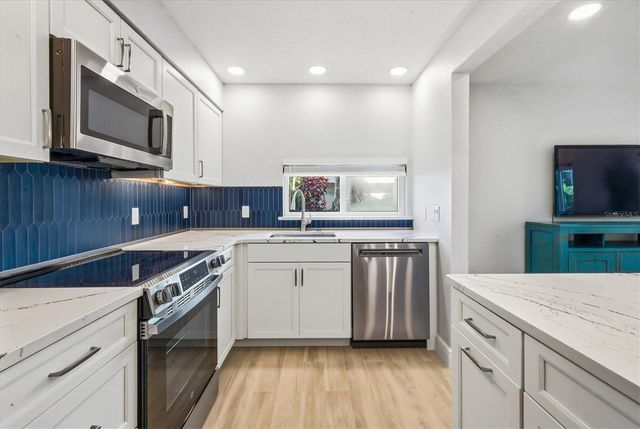 1201 E PEPPERTREE DRIVE 234, Sarasota, FL 34242