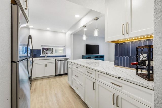 1201 E PEPPERTREE DRIVE 234, Sarasota, FL 34242