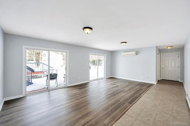 1 Vinyard Way, Coram, NY 11727