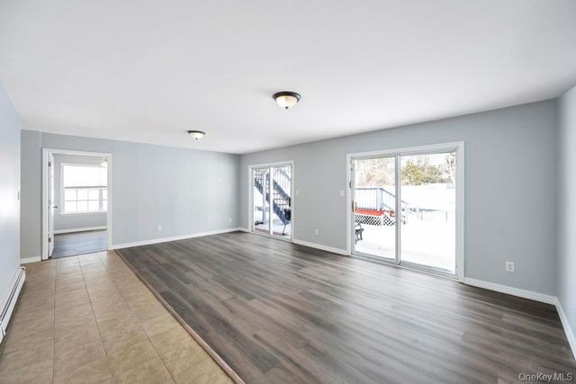 1 Vinyard Way, Coram, NY 11727