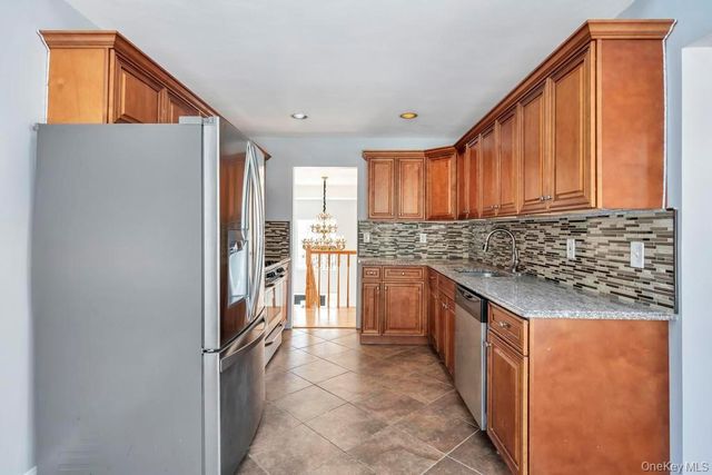 1 Vinyard Way, Coram, NY 11727