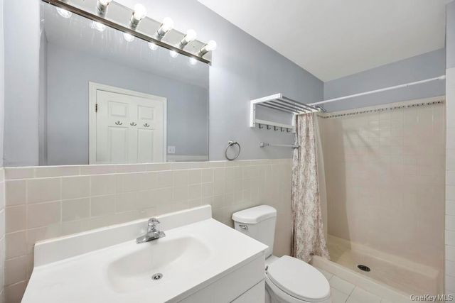 1 Vinyard Way, Coram, NY 11727