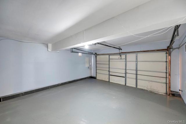 1 Vinyard Way, Coram, NY 11727