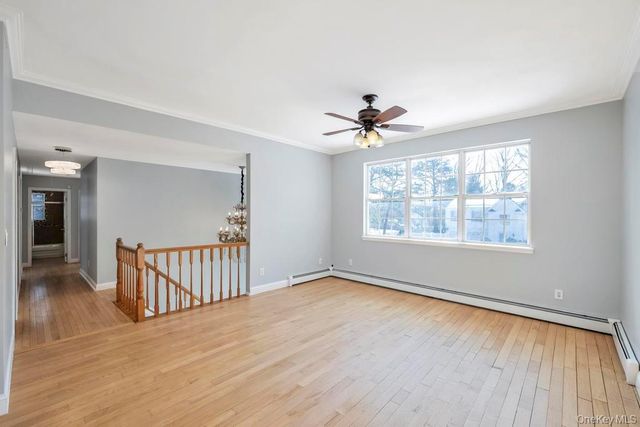 1 Vinyard Way, Coram, NY 11727