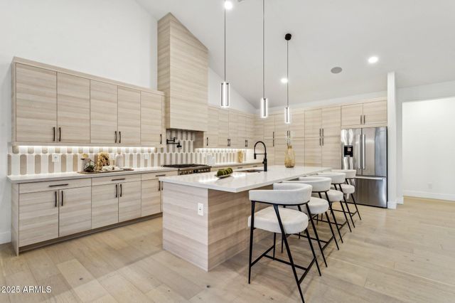 6313 N 10TH Drive, Phoenix, AZ 85013