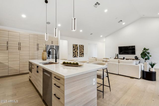 6313 N 10TH Drive, Phoenix, AZ 85013