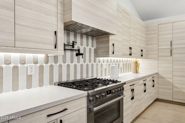 6313 N 10TH Drive, Phoenix, AZ 85013