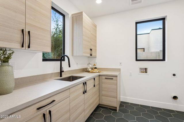 6313 N 10TH Drive, Phoenix, AZ 85013