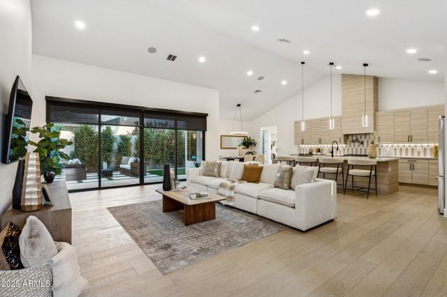 6313 N 10TH Drive, Phoenix, AZ 85013