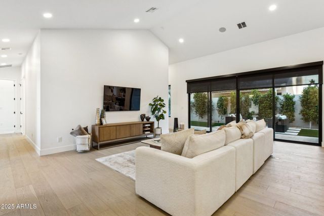 6313 N 10TH Drive, Phoenix, AZ 85013