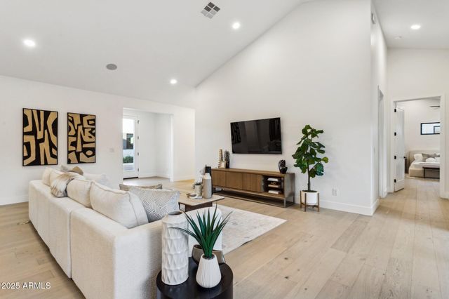 6313 N 10TH Drive, Phoenix, AZ 85013