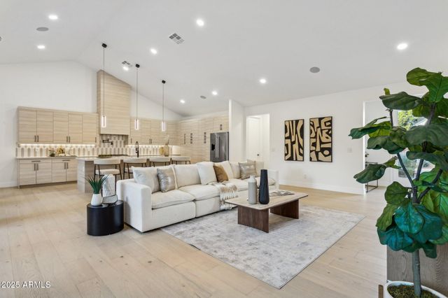 6313 N 10TH Drive, Phoenix, AZ 85013